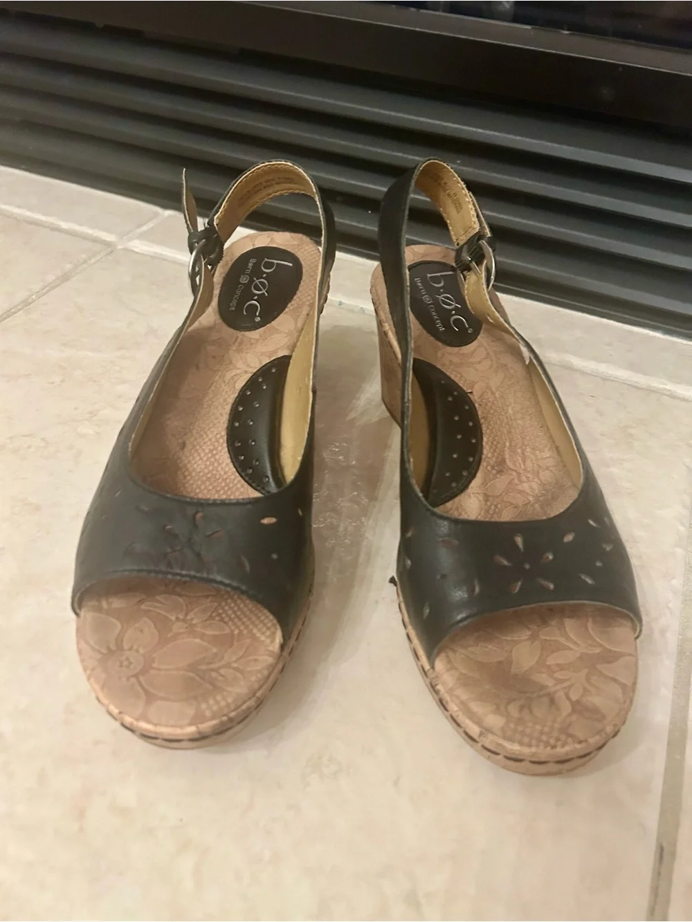 b.o.c. Born Concept Andaya Sz 9M Black Leather Wedge Heels Sandals Open Toe
